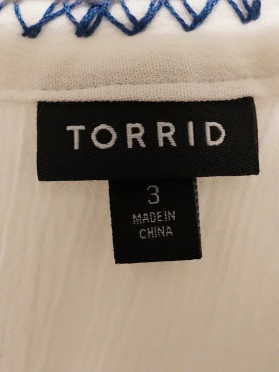 Torrid White Embroidered Boho Peasant Top Size 3 - Picture 2 of 4